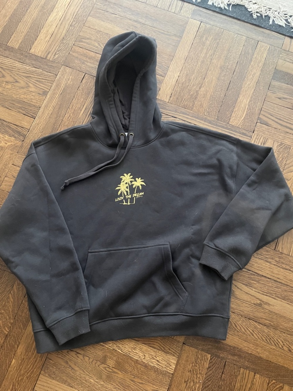 Billabong women’s Black graphic Pullover Hoodie- size medium.  New- never worn
